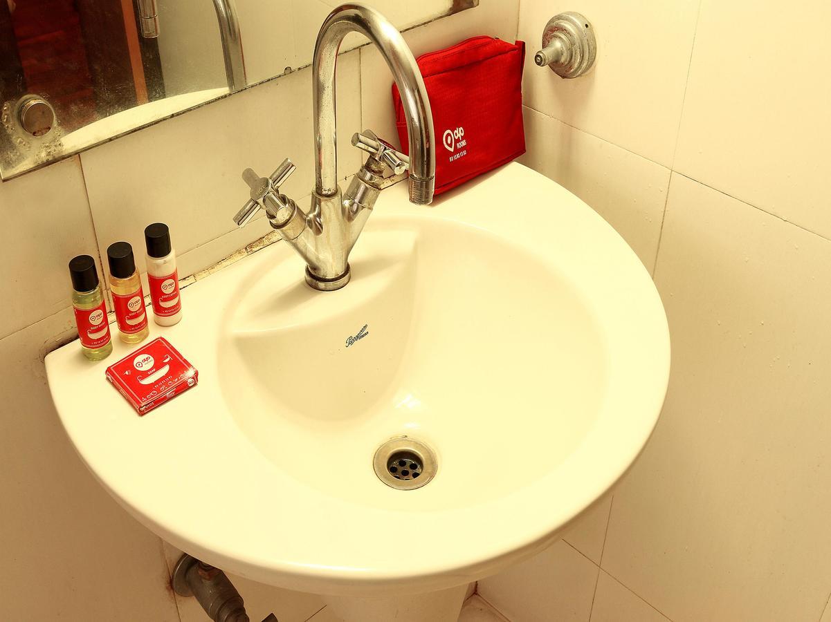 Hotel Trimoorti Колката Екстериор снимка