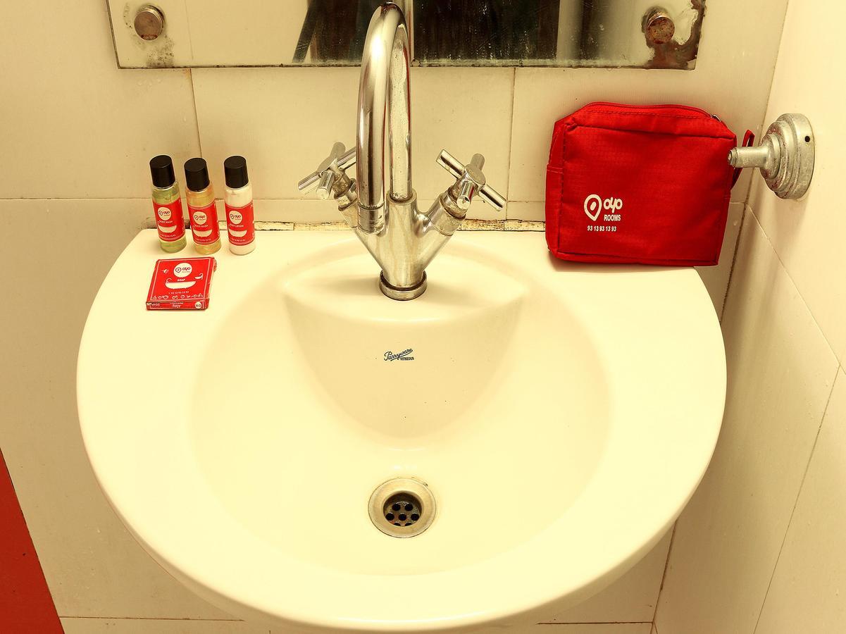 Hotel Trimoorti Колката Екстериор снимка